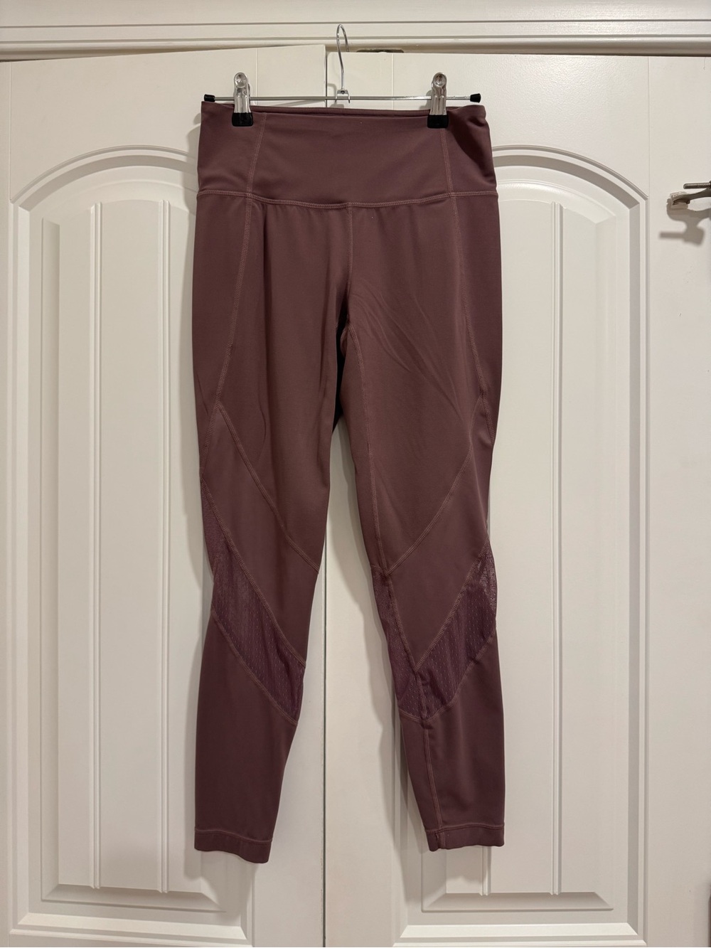 Athleta Women's Mesh Shine Salutation 7/8 leggings in mauve purple Size S